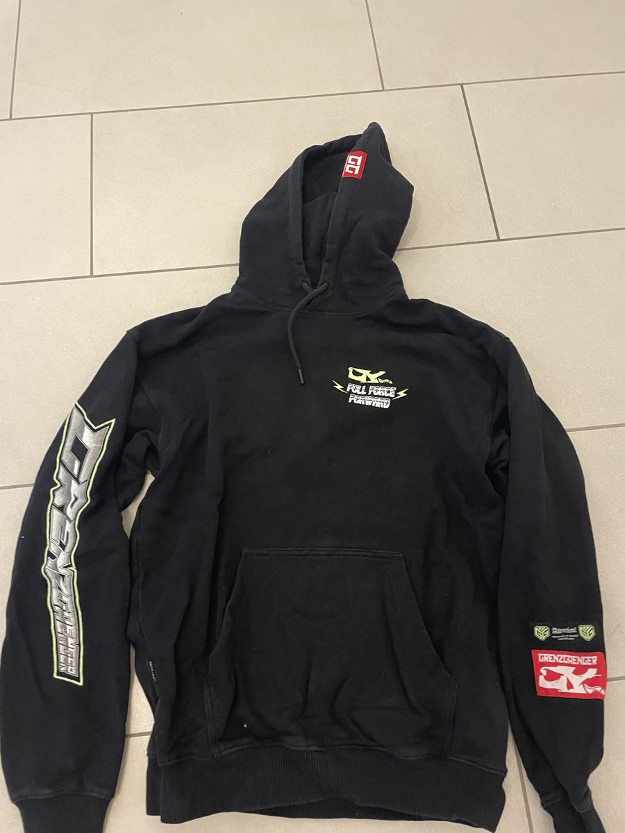 Maglioni & Felpe: Grenzgaenger Hoodie – Usato da Sarmenstorf venduto da Str.Jos
