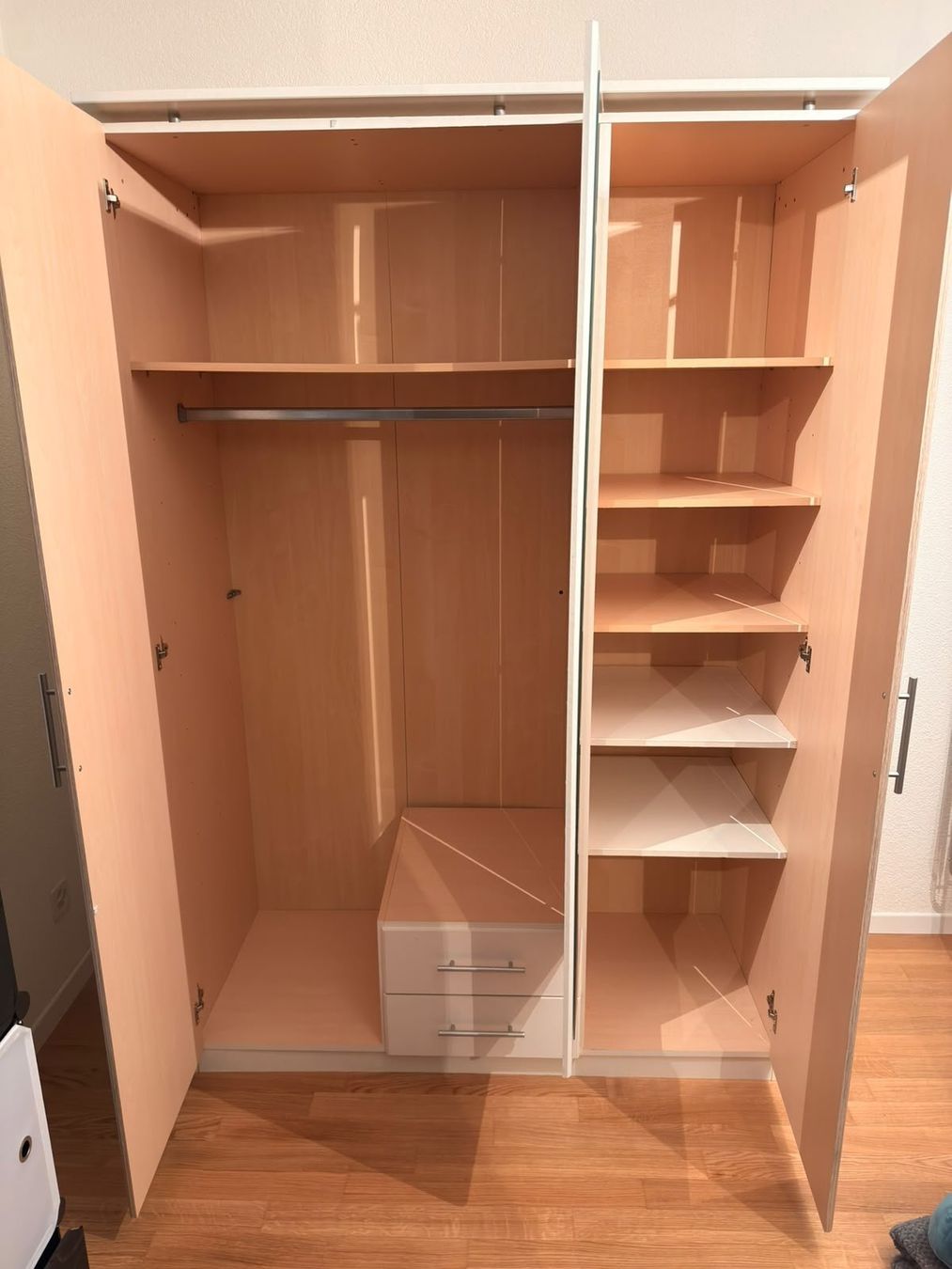 Schränke: Kleiderschrank – Gebraucht aus Schaffhausen von Oesi_Privat_Account 2