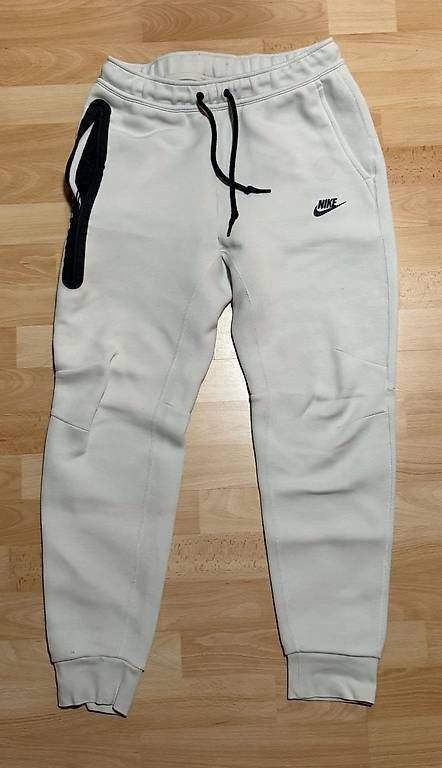 Hosen: Nike Tech Hose Gelb Grösse M – Gebraucht aus Häfelfingen von kus_l9j6