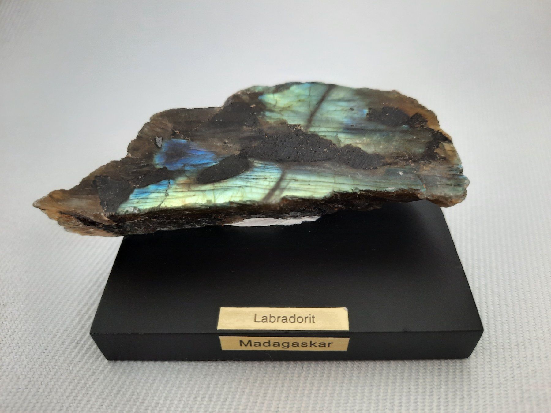 Pietre preziose: LABRADORIT aus Madagaskar auf Sockel, ca. 60 mm – Usato da Beinwil am See venduto da Restwert_Beinwil
