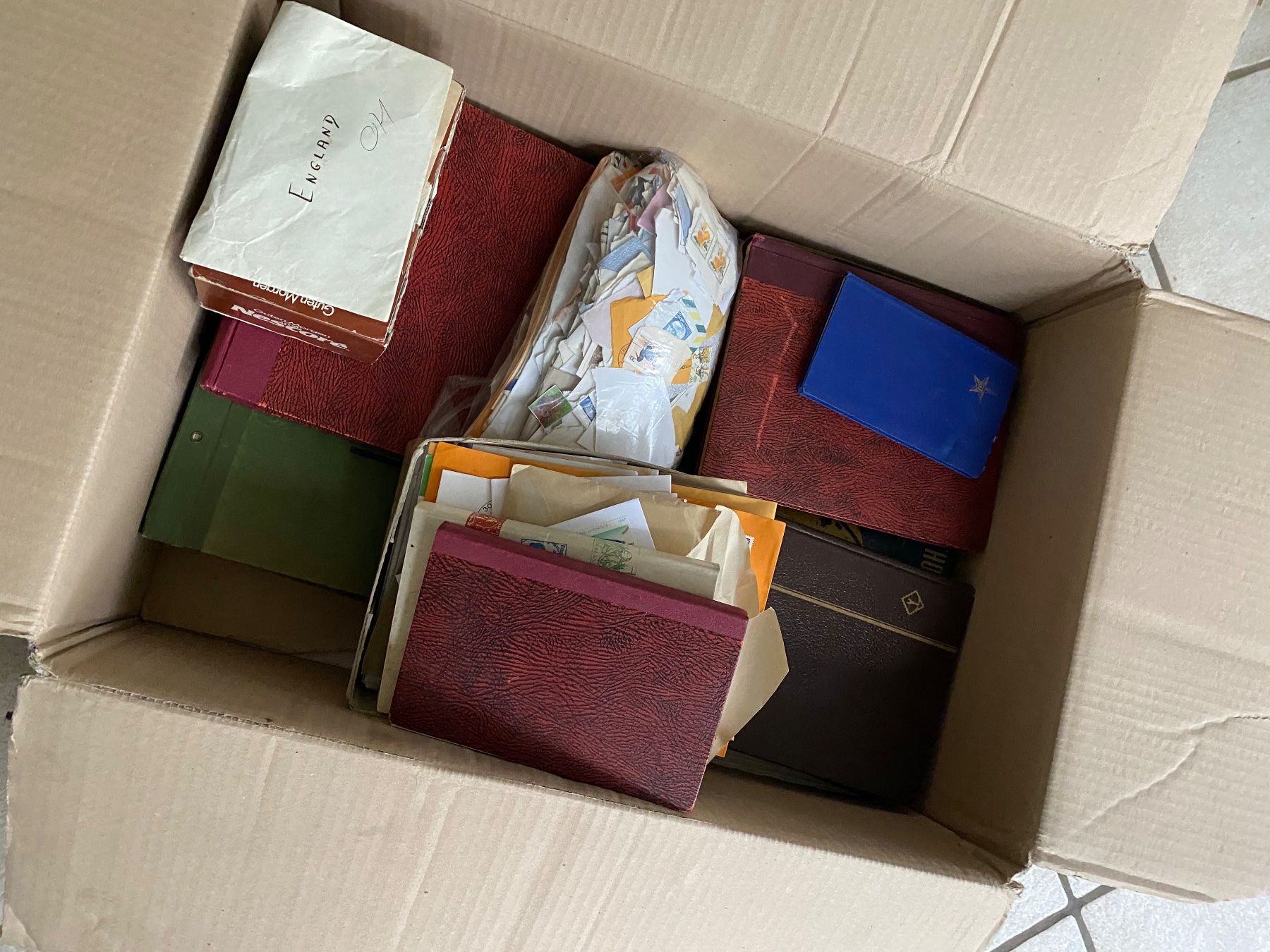 Tous les timbres: Grosse Briefmarkensammlung, Schweizer&internationanle Marken – D'occasion à Liestal par nmk9 7