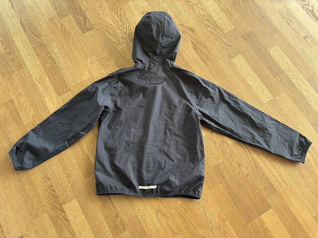 Decathlon Jacken & Mäntel: Leichte Regenjacke Gr.146-152 – Gebraucht aus Schüpfen von norge84 1