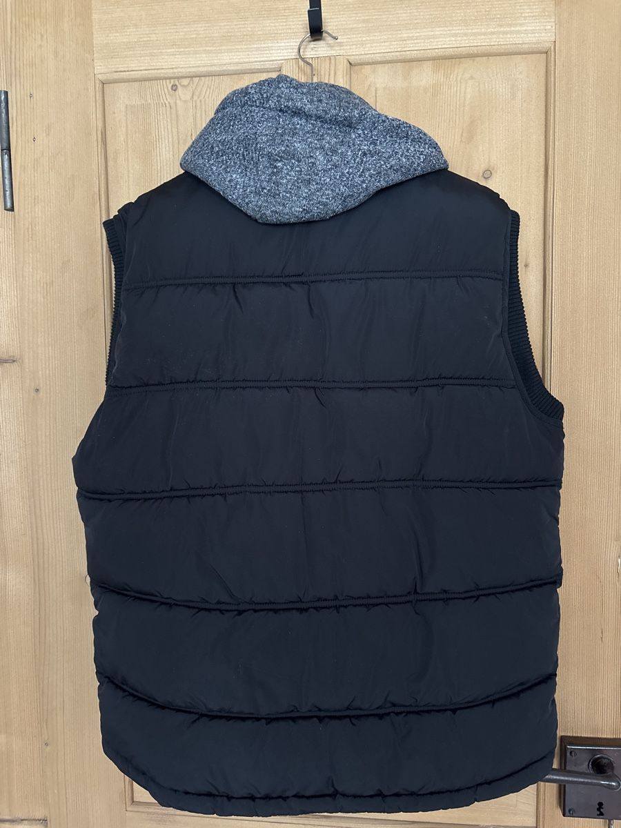 Gilet & Giacche: Herren Gilet schwarz – Usato da Krattigen venduto da Landado 2