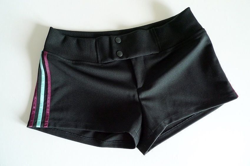 Pantaloni: Y-3 Shorts – Nuovo (secondo la descrizione) da Zürich venduto da Supetar 1