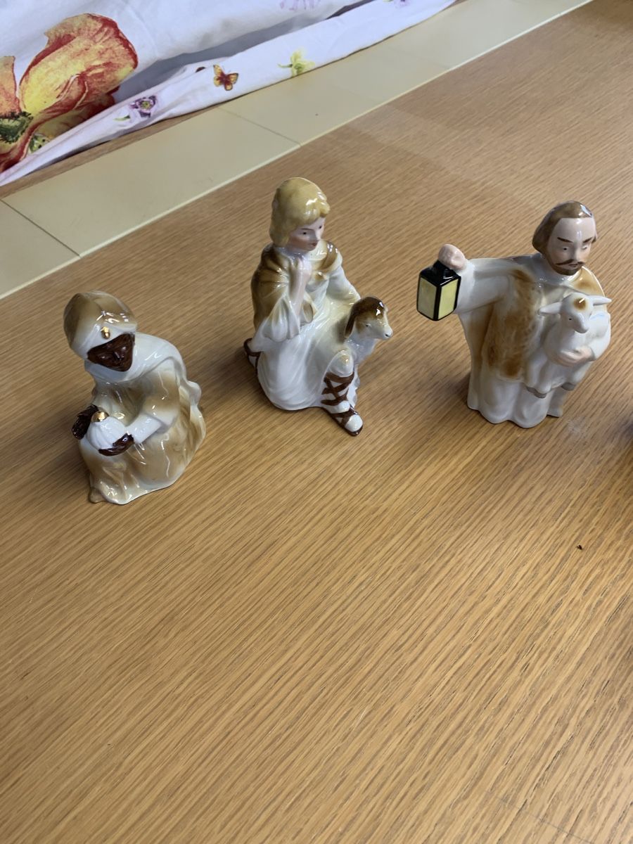 Statuette: Krippenfiguren aus Keramik, schon etwas Älter – Usato da Winden venduto da EmilNeu 2
