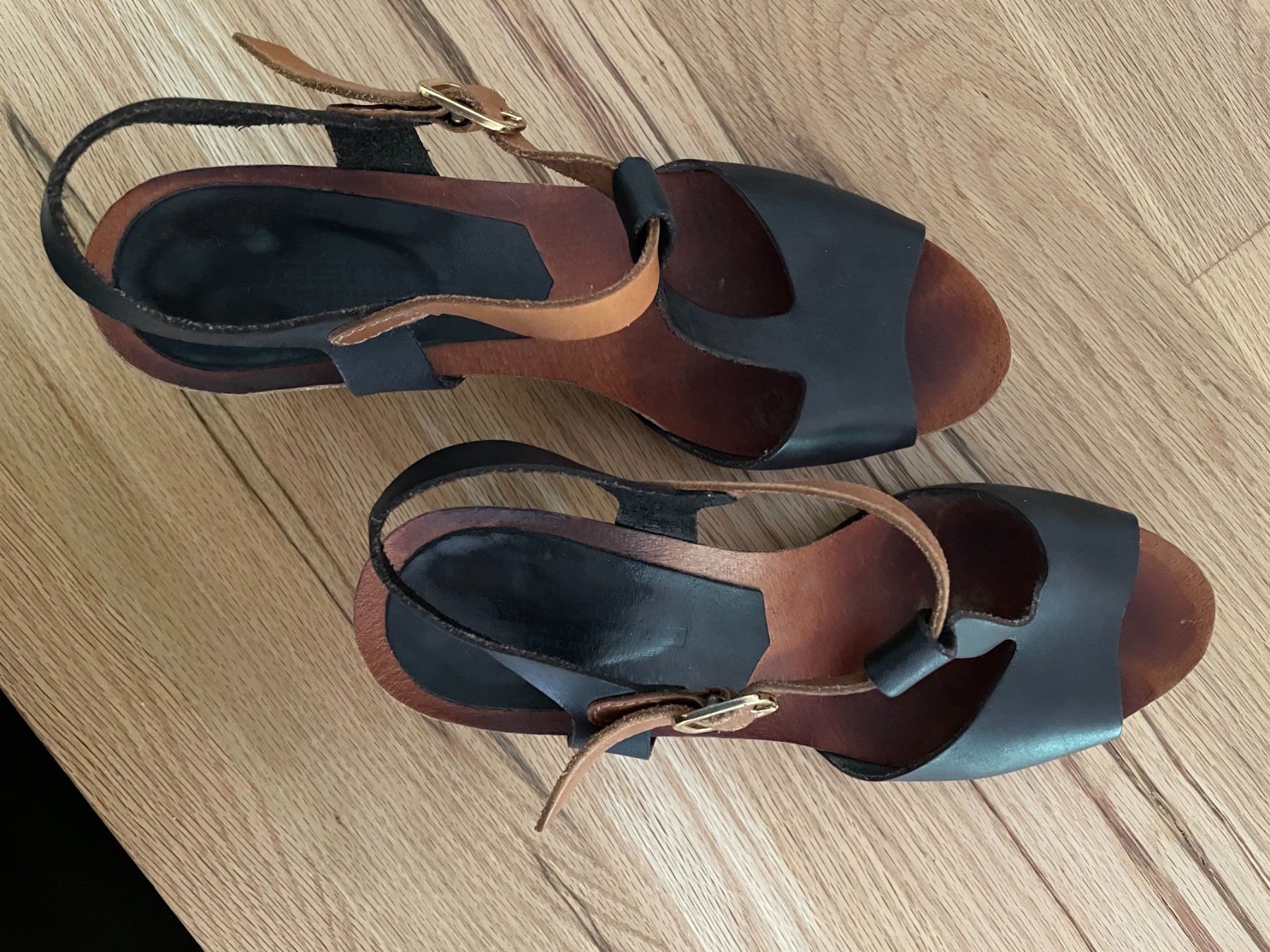 Scarpe da donna: Offene Sommerschuhe Grösse 39 - 40 – Usato da Brig venduto da Pfingstrose_3 2