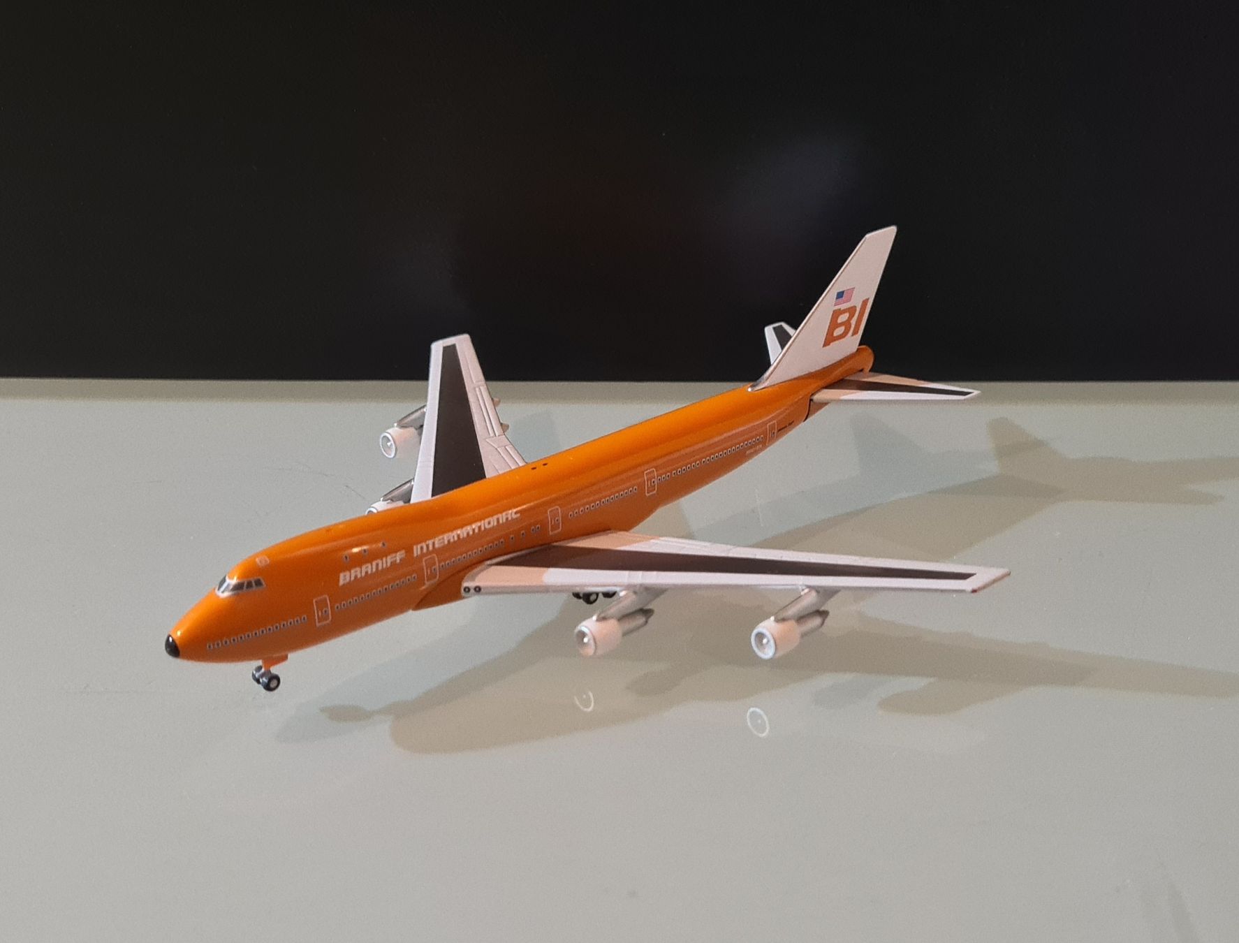 Schuco Kit di modellismo & Modellini statici: Schuco Braniff International 1:500 – Usato da Uetendorf venduto da myhome12