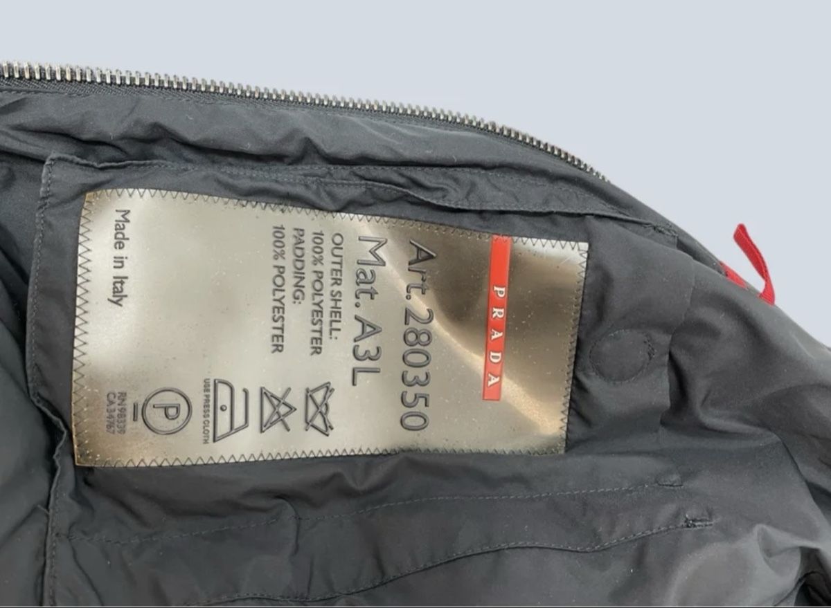 Prada Jacken: Prada Black Puffer Jacket, Size 44, Light – Gebraucht aus Rümlang von Fox_19 6