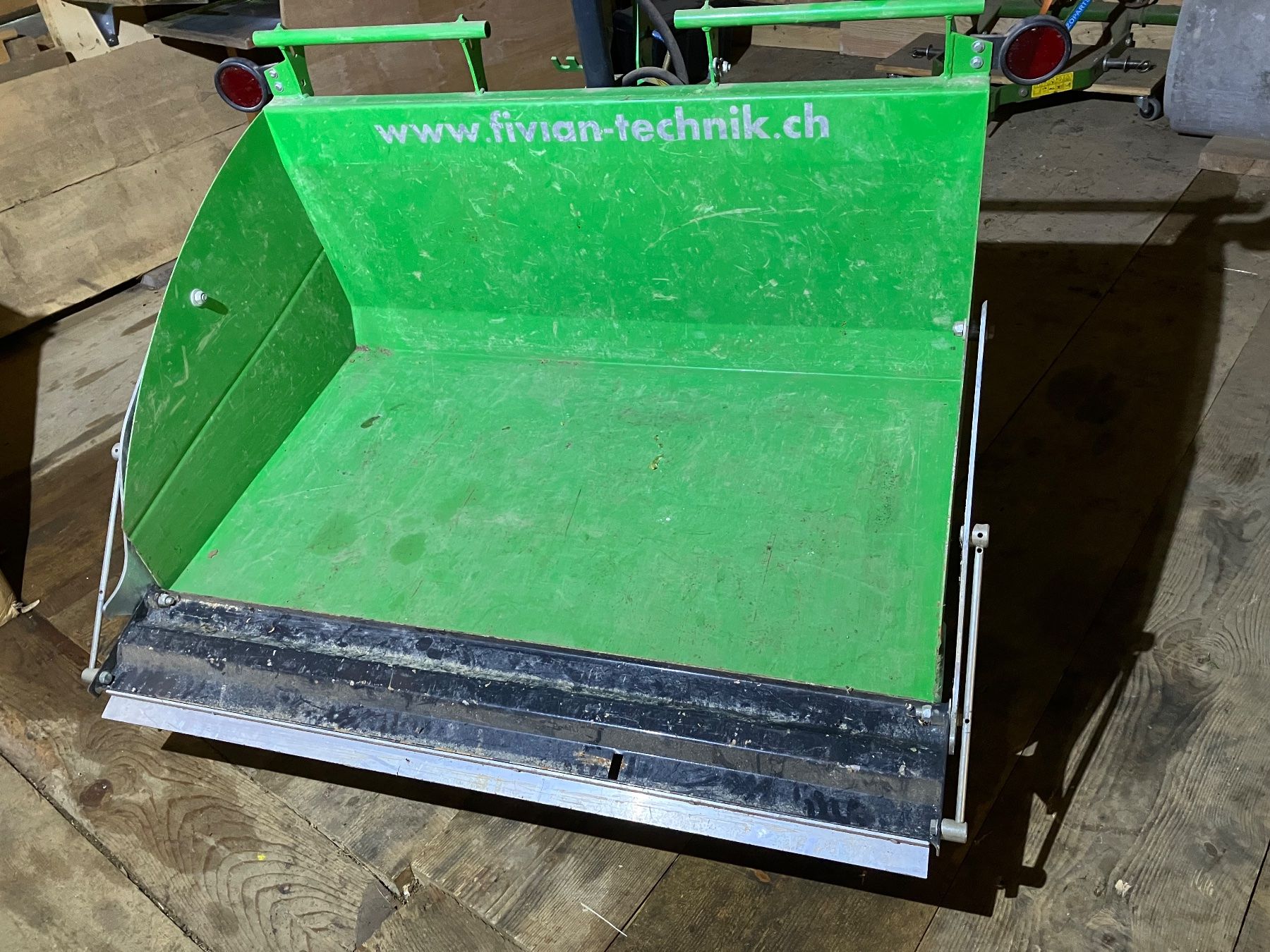 Tutte le macchine: Kippschaufel-Hydraulisch inklusive ein Oberlenker. – Usato da Gstaad venduto da hum_kc2n 2