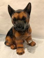 Figurine Chien Berger Malinois en porcelaine.