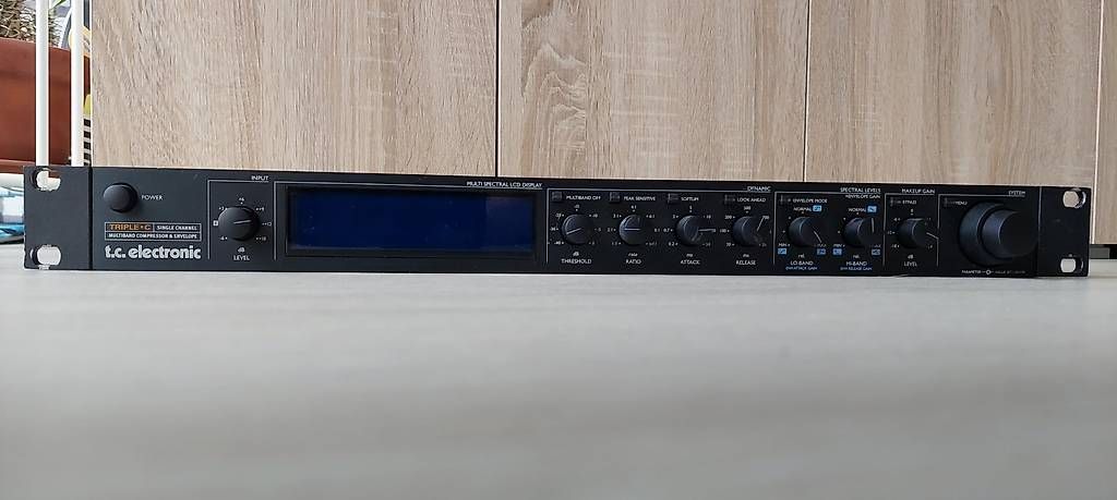 Instruments de musique: TC Electronic Triple C Multi-Band Digital Compressor – D'occasion à Aarburg par popkorn65