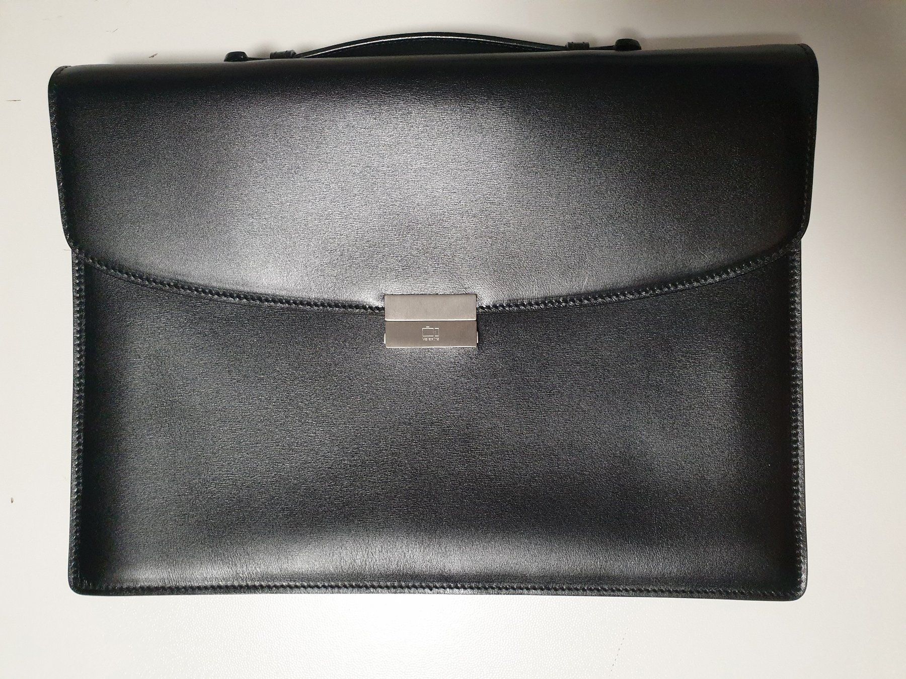 Taschen: Valextra - Porta Documenti in pelle nera come nuova – Gebraucht aus Caslano von rob_w2fm
