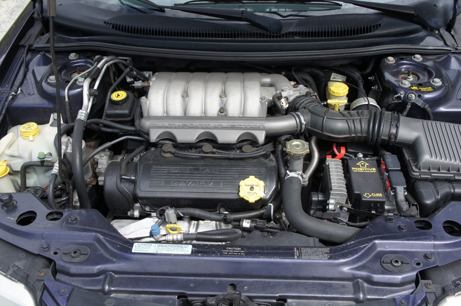 Chrysler Automobili: Cabrio Chrysler Stratus – Usato da Mörel venduto da Angis-Angebote 9