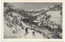 Rigi-Klösterli mit Skifahrer