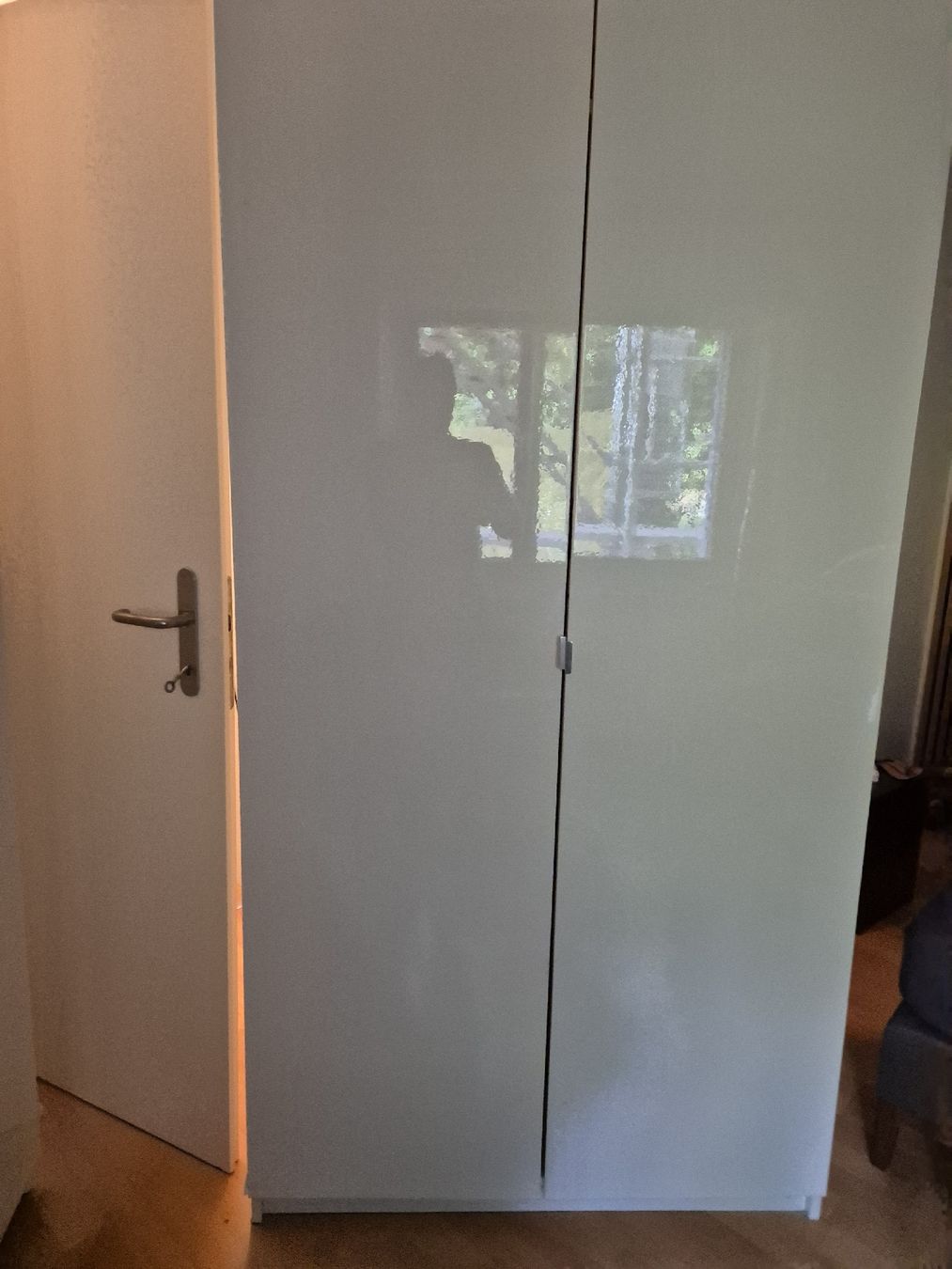 Armadi: Schrank Gratis zum abgeben – Usato da Zürich venduto da ale_52yq 2