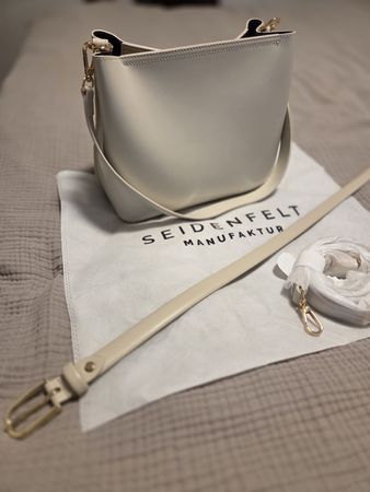 Seidenfelt Manufaktur Handtasche und Gürtel, creme, neu