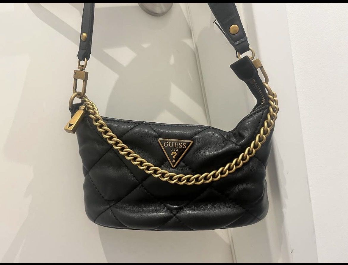Guess Sacs femmes: Borsa Guess trapuntata nera – D'occasion à Pambio-Noranco par val_97q2