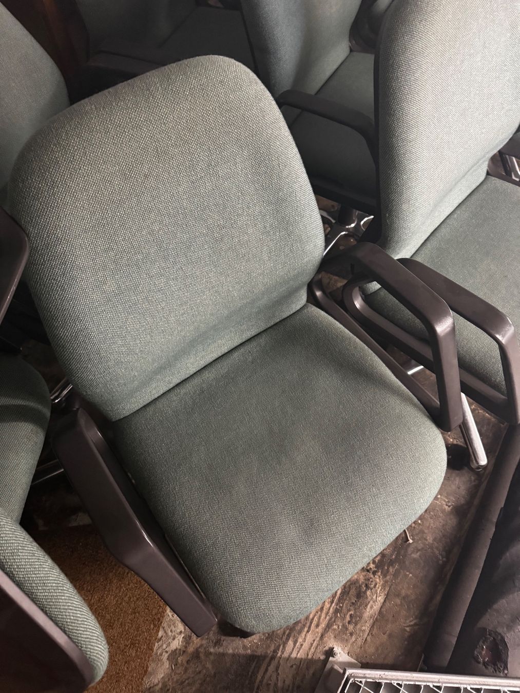 Sedie: Lot de 20 chaises de bureau – Usato da Le Mont-Pèlerin venduto da Bmr 2