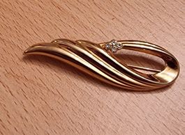 Schöne Brosche (Modeschmuck vergoldet