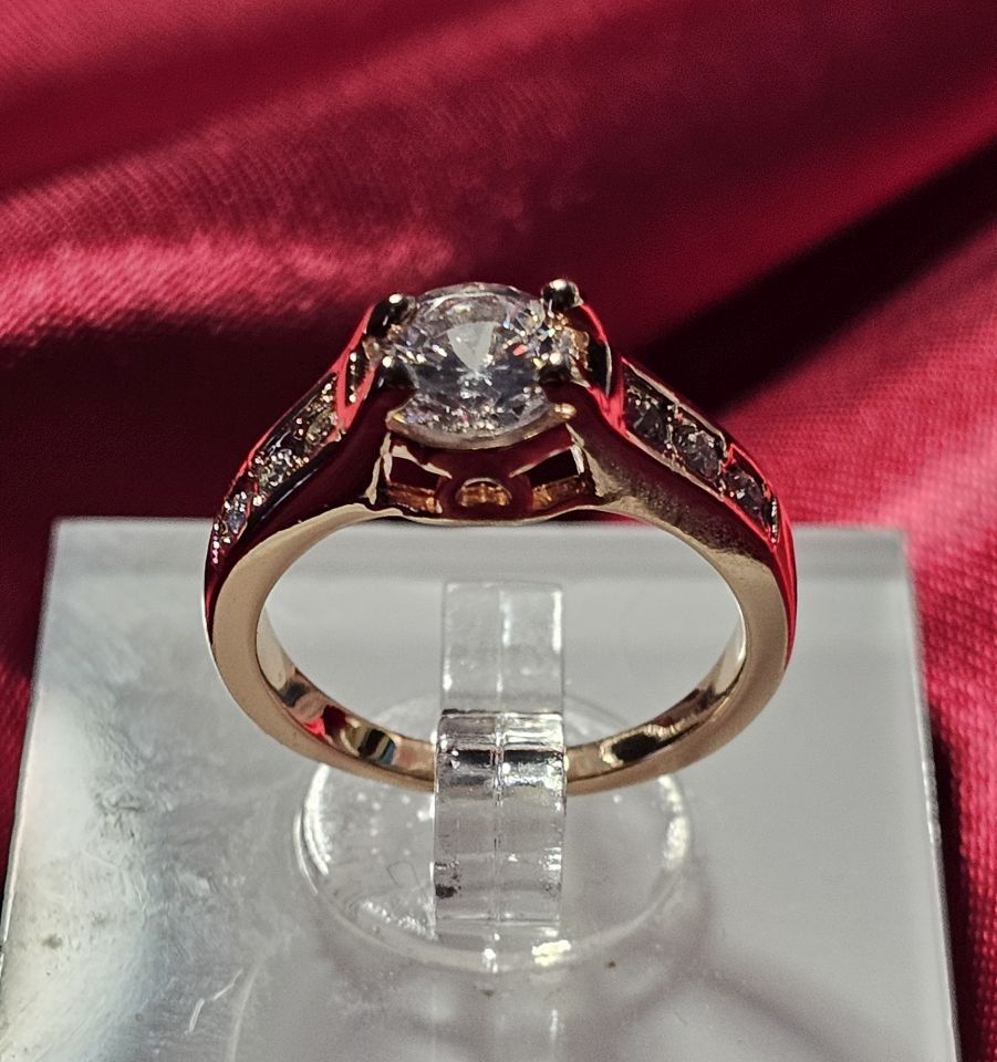 Anelli: Vergoldeter Ring mit weissem Zirkonia Gr. 8 – Nuovo (secondo la descrizione) da Grenchen venduto da dar_6d52 1