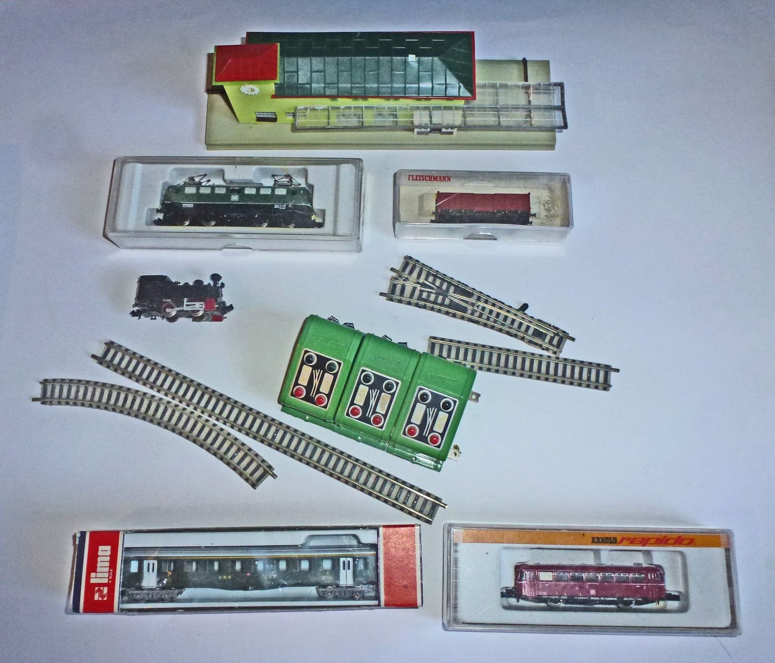 Fleischmann Modellini di ferrovie: Modelleisenbahn Fleischmann  Spur N piccolo – Usato da Diessenhofen venduto da babinchowa