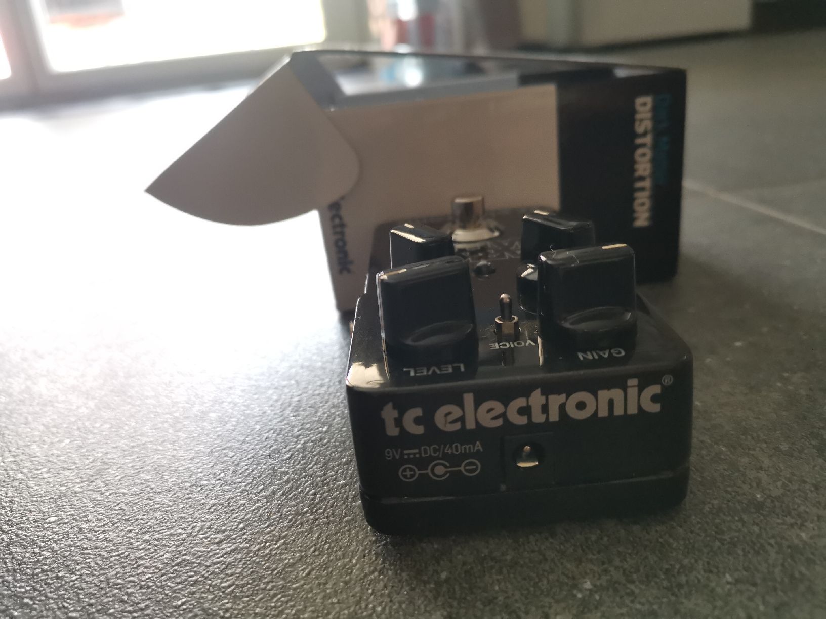 Strumenti musicali: TC Electronic Dark Matter Distortion Gitarreneffektpedal – Nuovo (secondo la descrizione) da Rohrbachgraben venduto da noisenomad 4
