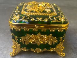 Elegantes Schmuckkästchen, grün golden verziert 7x7cm. NEU