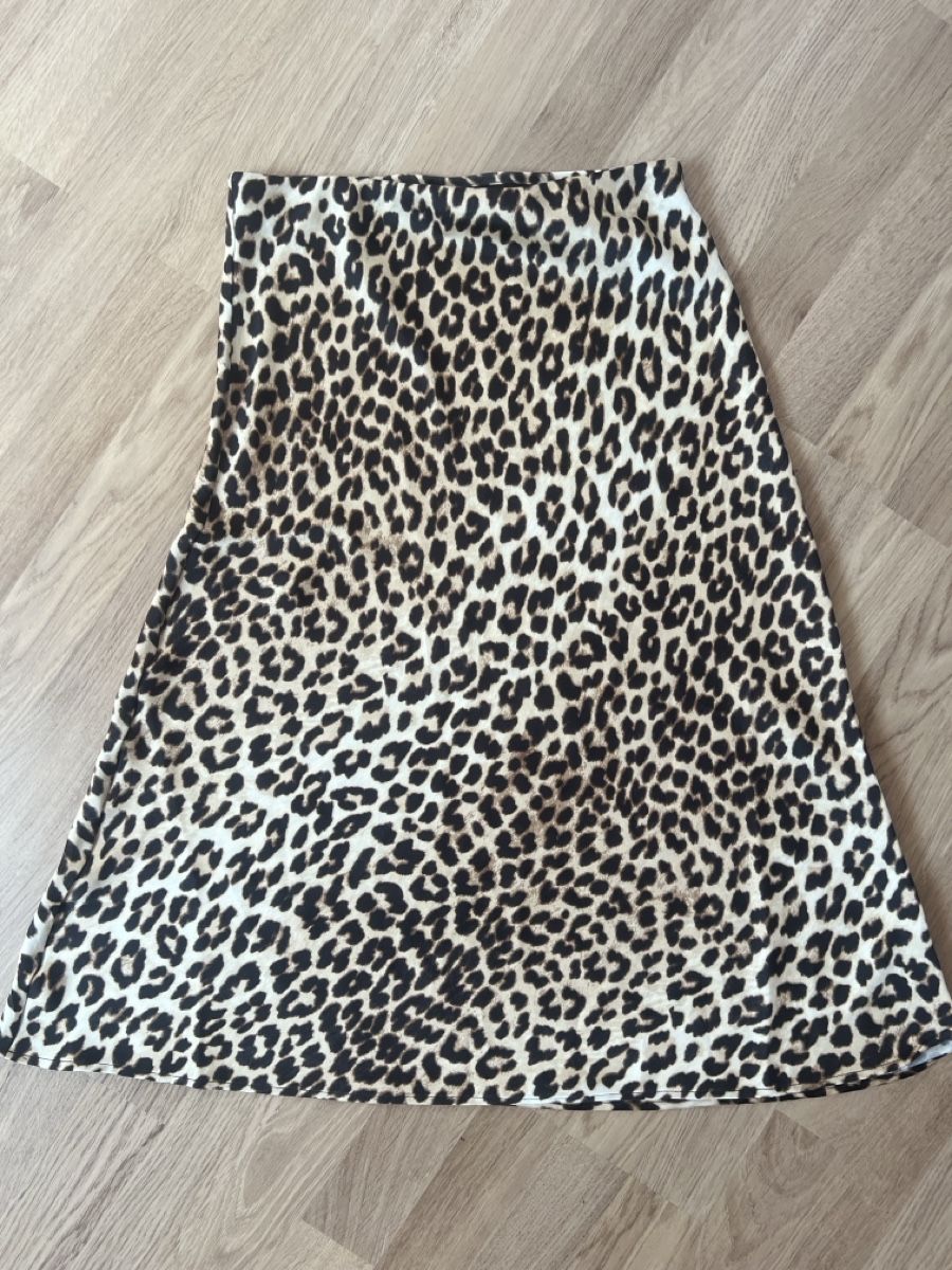 H&M Röcke: H&M Jupe Midi Gr. S, Leo Muster – Gebraucht aus Altstätten SG von Melval22