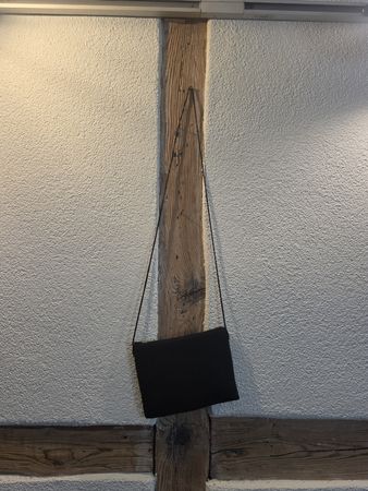 ISSEY MIYAKE Bag  – Schwarze Clutch mit Reissverschluss