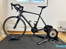 Tacx Flux S Smart Trainer inkl. passendem Rennvelo