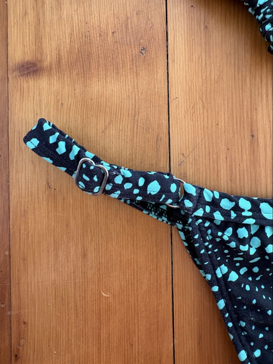 Costumi da bagno & Bikini: Bikini string brasilian – Usato da Sion venduto da edelweissse 2