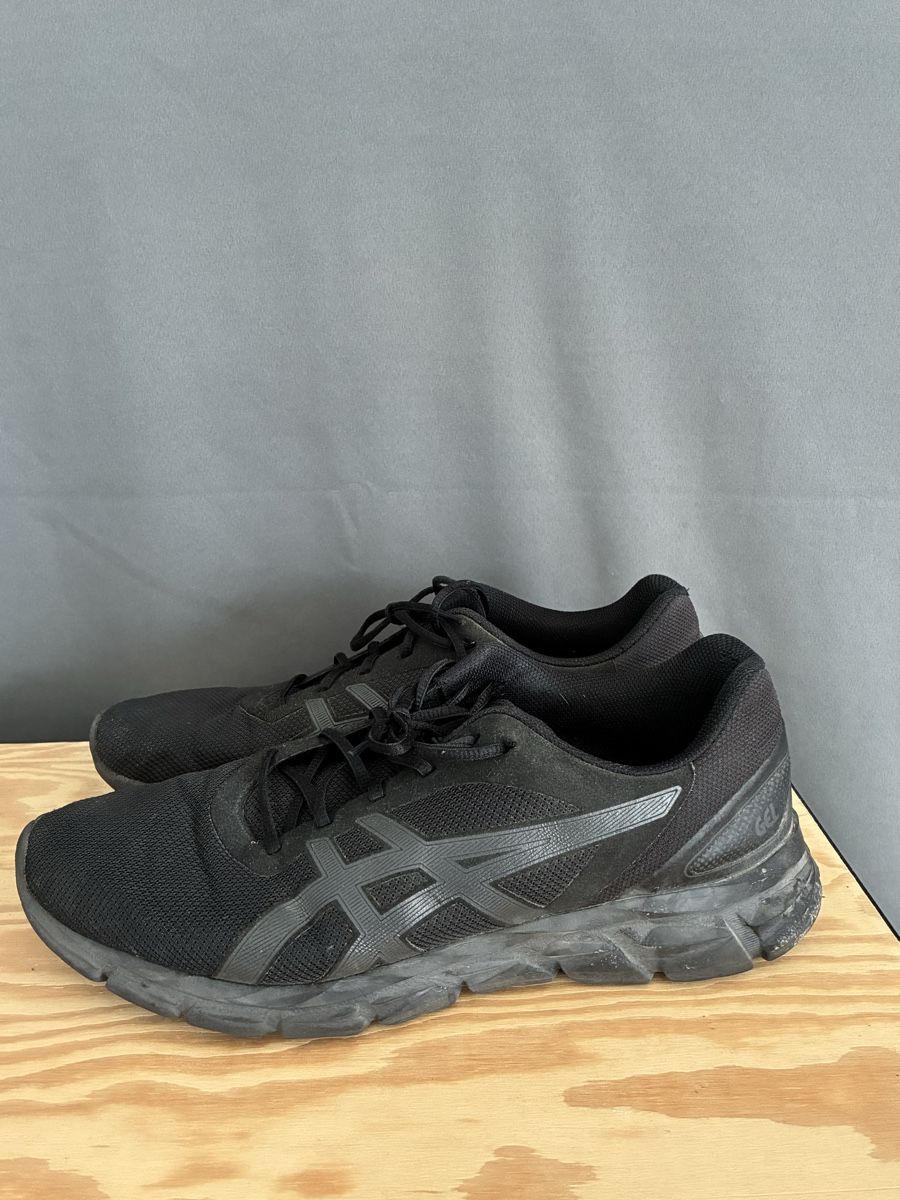 Asics Scarpe da uomo: Chaussure Asics homme – Usato da Prilly venduto da Valentin833