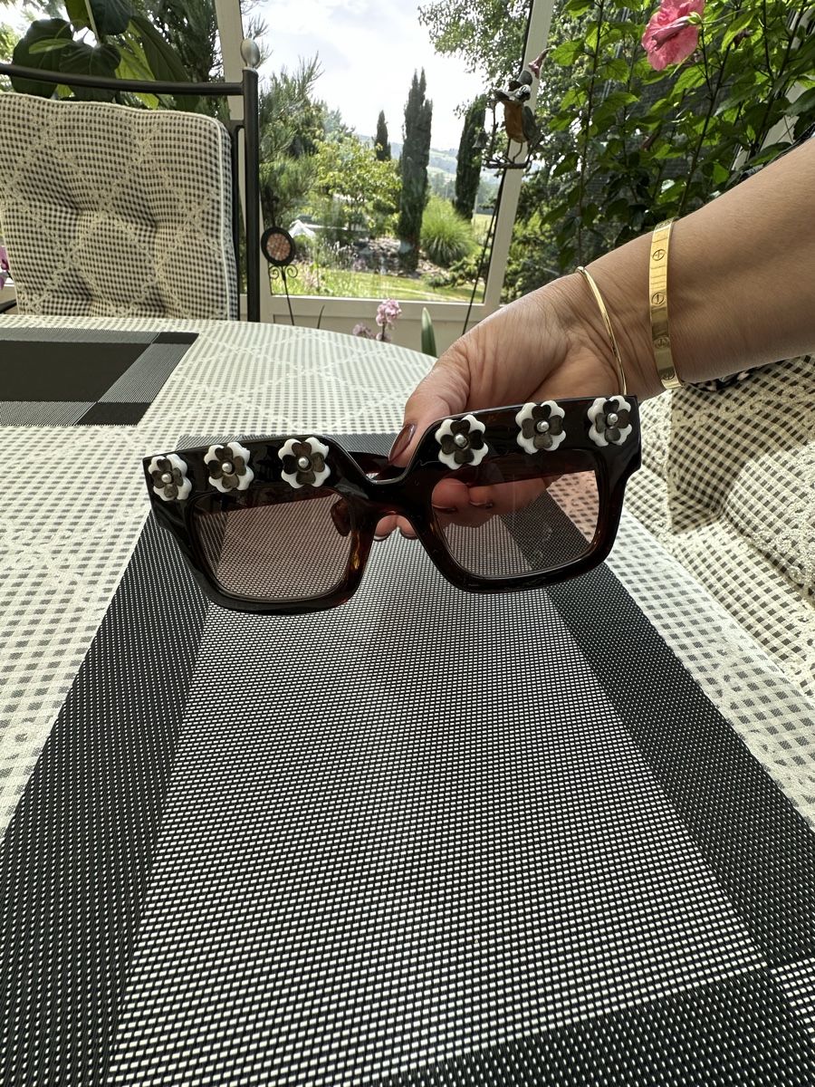 Occhiali & Lenti: Vintage Sonnenbrille mit Blumenmuster – Usato da Luzern venduto da ariazalea 4