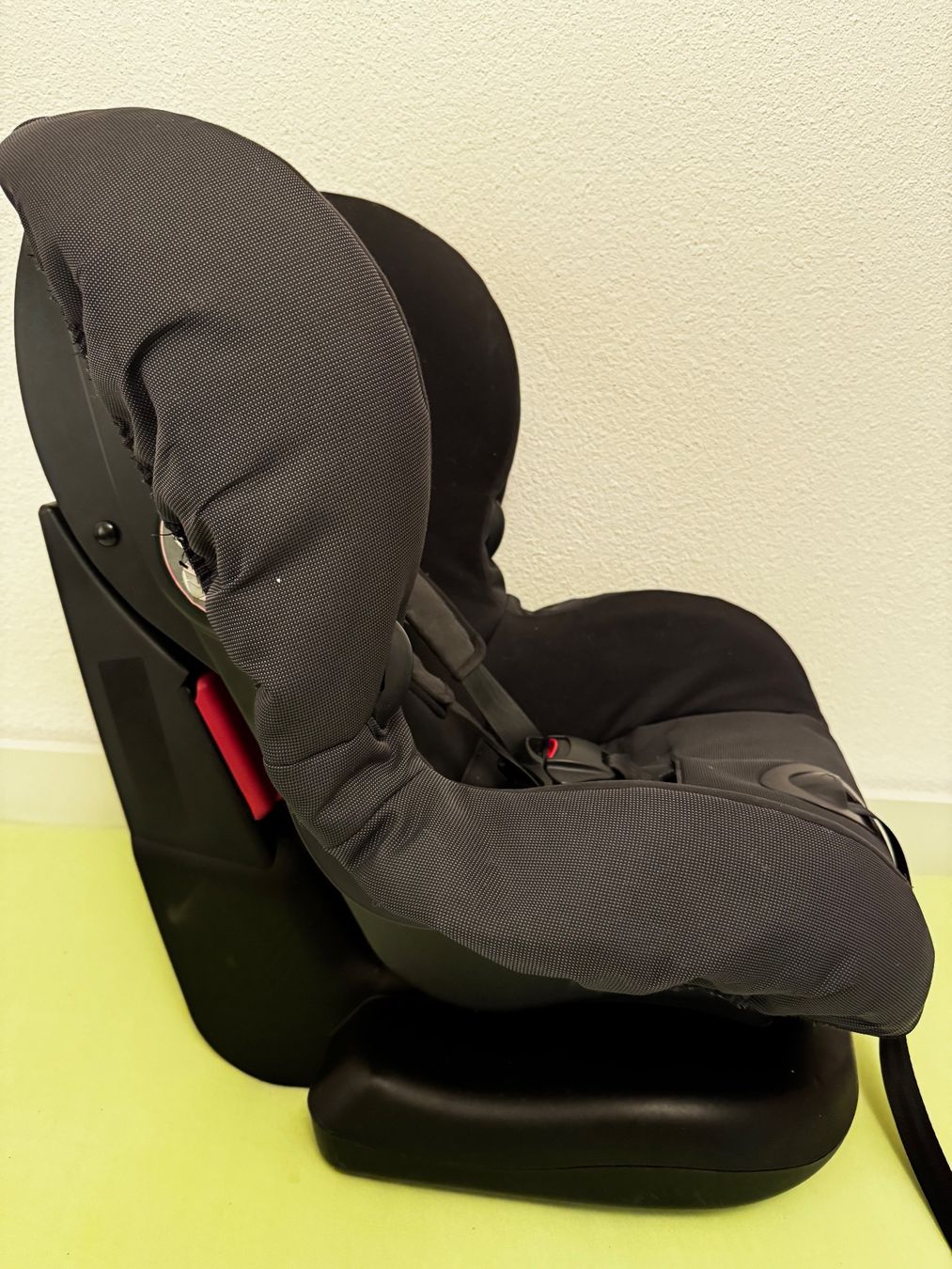 Maxi-Cosi Seggiolini per auto: Maxi-Cosi Kindersitz ohne Isofix – Usato da Grossdietwil venduto da RSW032 4