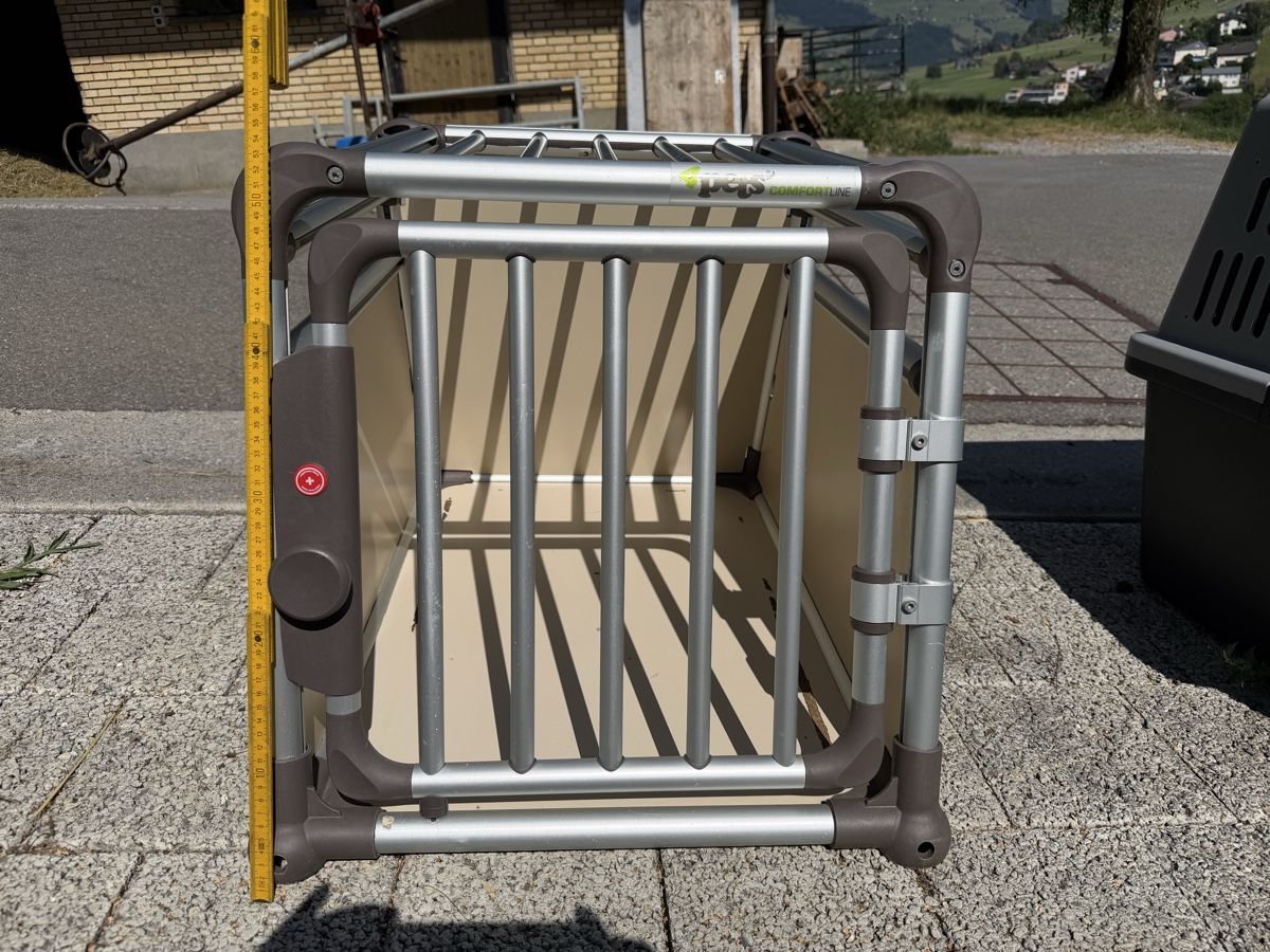 4pets Gabbie, trasporto & Sicurezza: 4pets Hundebox Grösse S Aluminium Beige – Usato da Ennetmoos venduto da Raragon