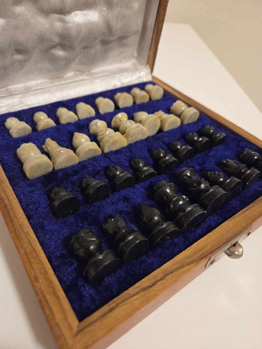 Giochi: Schachspiel Marmor Figuren & Holzschatulle – Usato da Maienfeld venduto da crx88 2