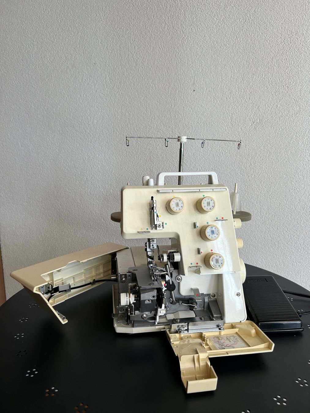 Bernina Machines à coudre: Bernette for BERNINA FunLock 007D Overlockmaschine – D'occasion à curio par iri_7hxt