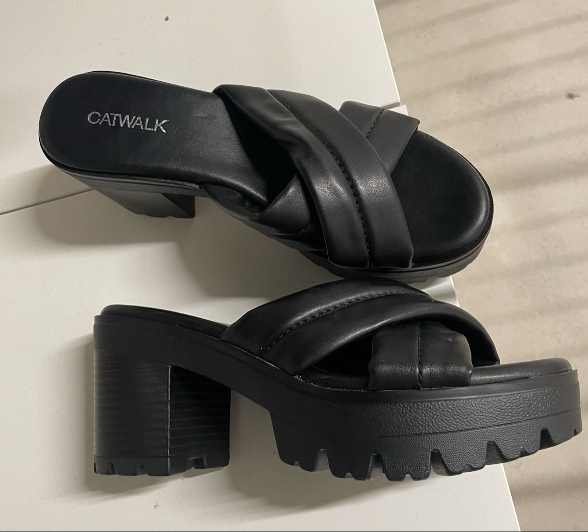 Scarpe da donna: Schwarze Catwalk Plateau Sandalen – Nuovo (secondo la descrizione) da Frauenfeld venduto da fab_8v7g