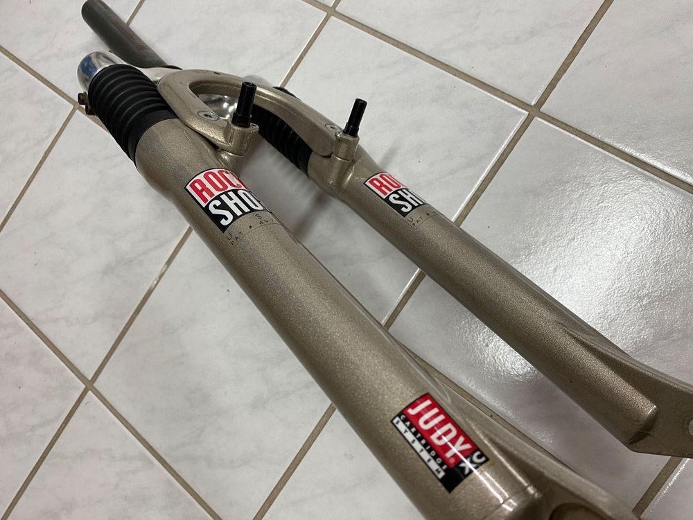 Fourche Rock Shox Judy XC VTT 1996 - V-Brake, 1 1/8, 24,2 Cm, Vintage, Couleur Jaune