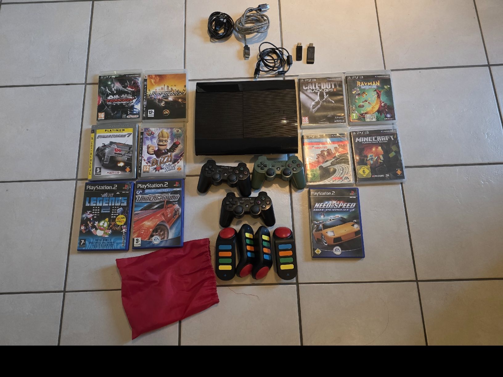 Sony Console: PlayStation 3 Konsole Bundle + 3Controller 4Buzz, 10 Spiele – Usato da Wolhusen venduto da Trustme