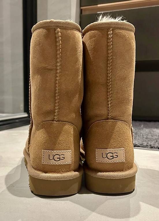 Scarpe da donna: Bottes UGG beige taille 39 – Usato da Rolle venduto da cal_tk28 1