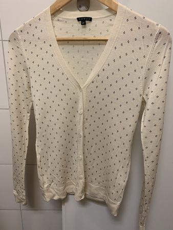 Buttoned sweater Theory
