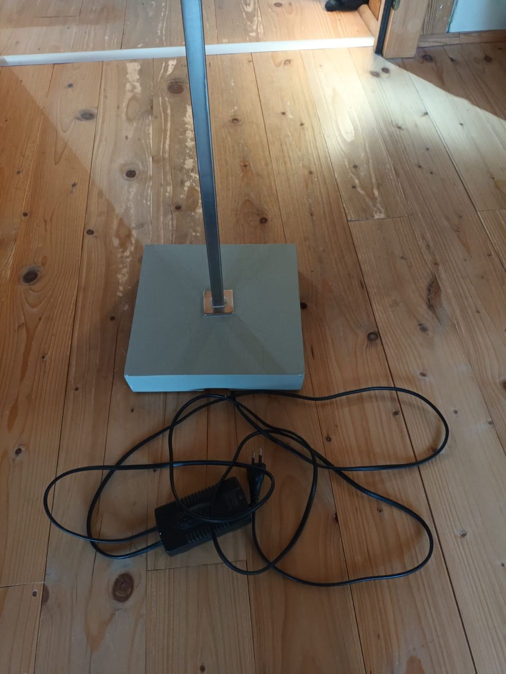 Lampen: Standlampe einzel verstellbar mit Spotlampen. – Gebraucht aus Studen BE von mar_6qqp 2