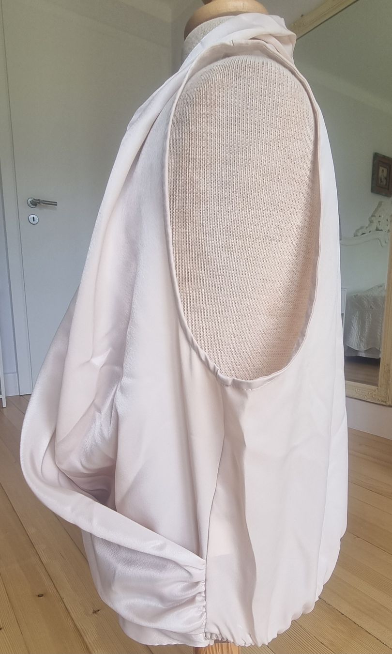 Camicette: Fliessende Sommerbluse beige Gr.34 – Usato da Champlan venduto da acr_kkd5 2