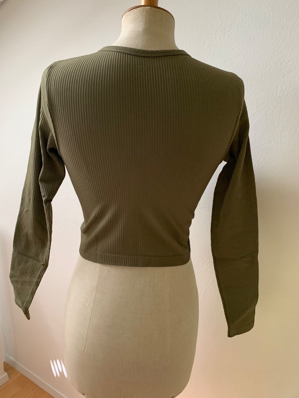 H&M Tops: H&M Sporttop Gr.M – Gebraucht aus Ennetbaden von usemiste 1