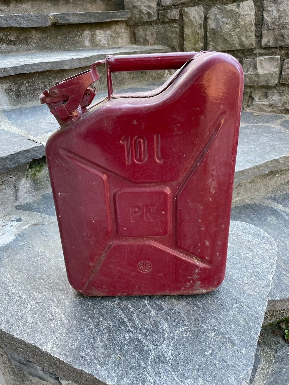 Taniche per benzina: Tanica per benzina 10 L – Usato da Morbio Inferiore venduto da Ecod 1
