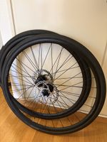 Axis Elite Disc Laufradsatz mit Pneus und Schlauch