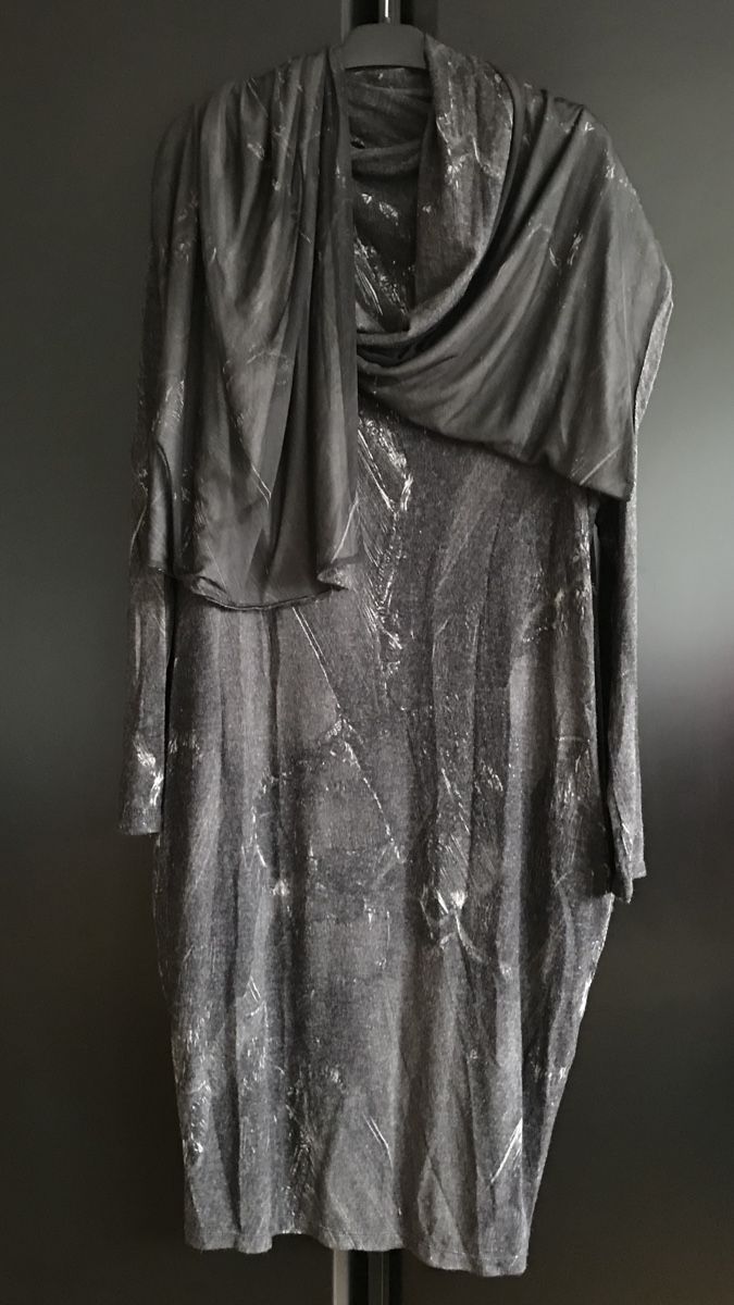Kleider: Robe OZAI N KU, taille S, viscose, grise anthracite – Neu und originalverpackt aus Morges von sandy069 1
