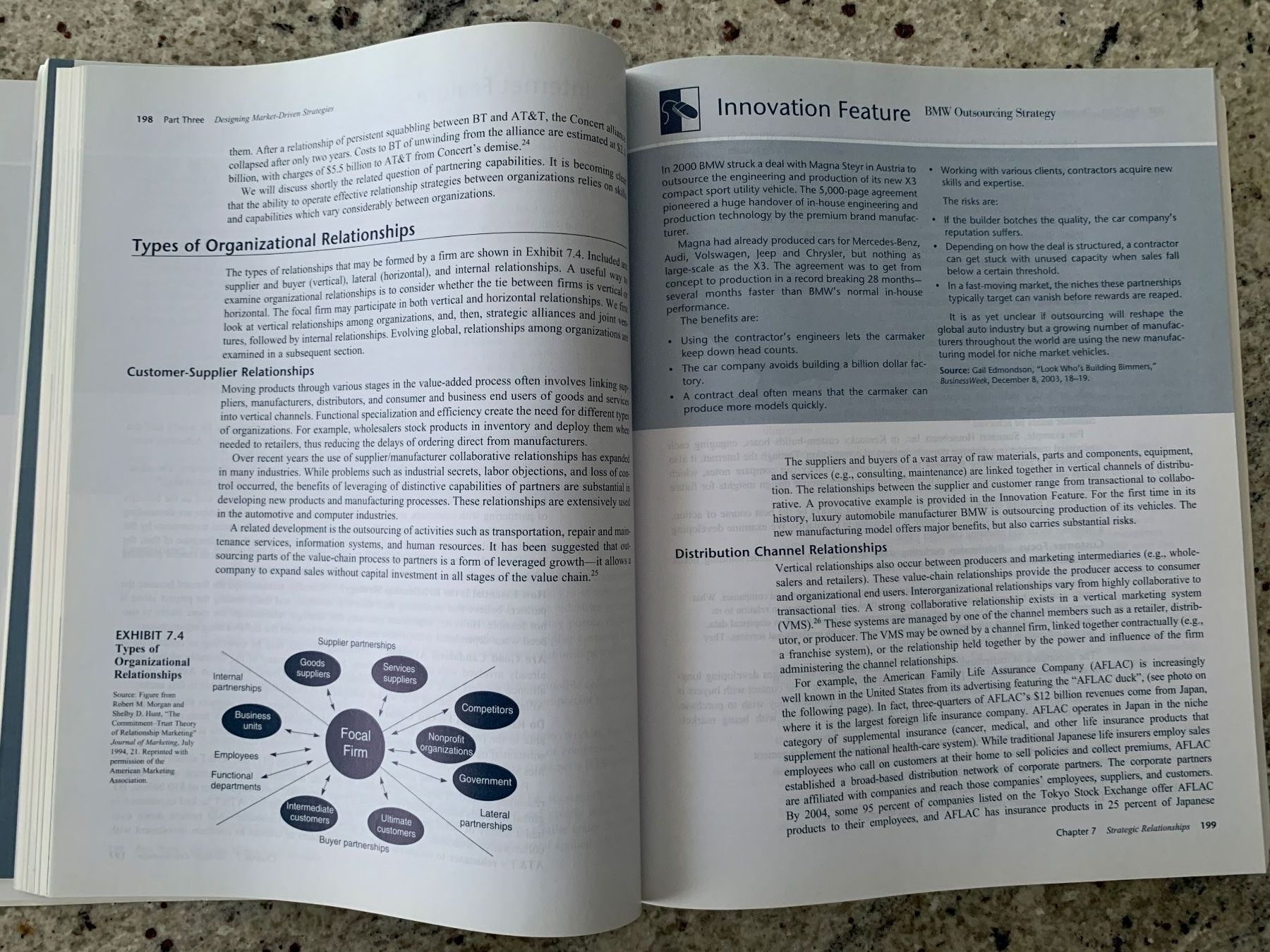 Livres: Book "Strategic Marketing", 8th edition – D'occasion à Genève par sunsustains 9