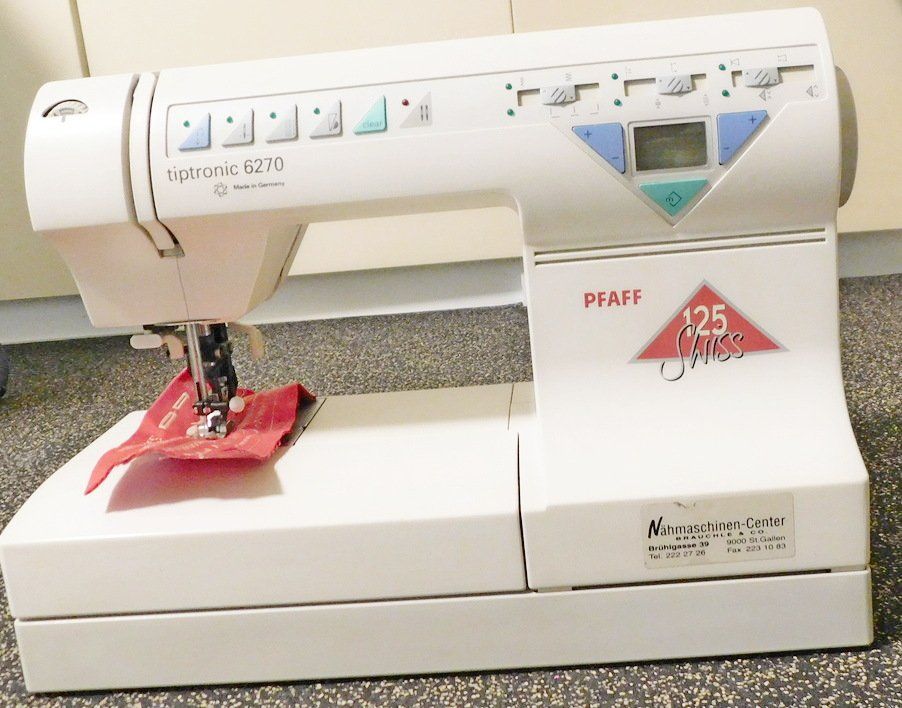 Pfaff Machines à coudre: Pfaff Tiptronic 6270 IDT System, mit ca.100 Nähgarnspulen – D'occasion à Villnachern par Niggo0